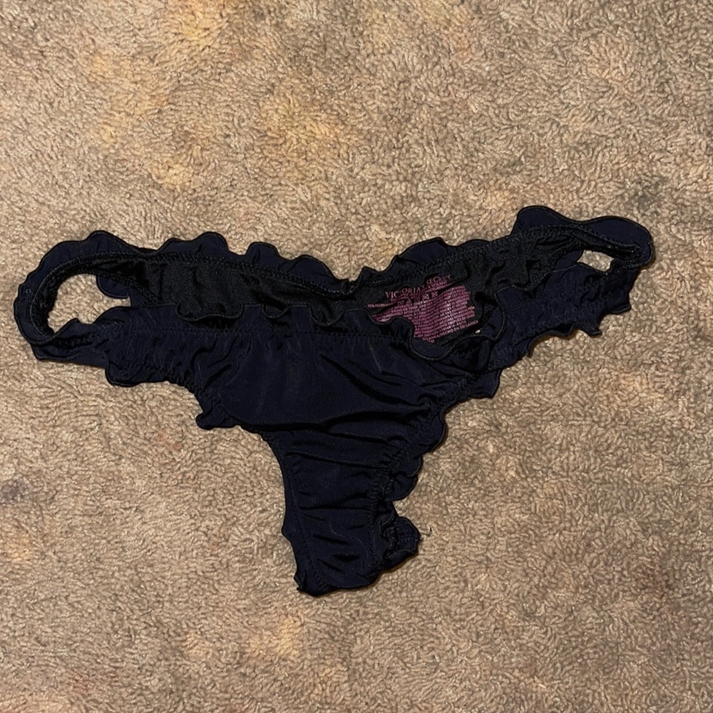 Ruffled bikini bottom